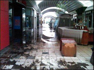 2010 Floods: Warwick Mall Interior Destroyed - ABC6 - Providence, RI